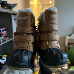 Size 6 kids snow boots